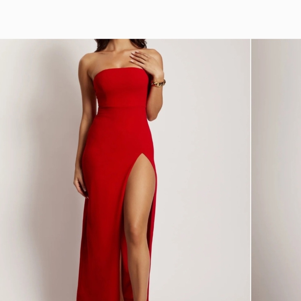 Elegant Red Strapless Meshki Dress